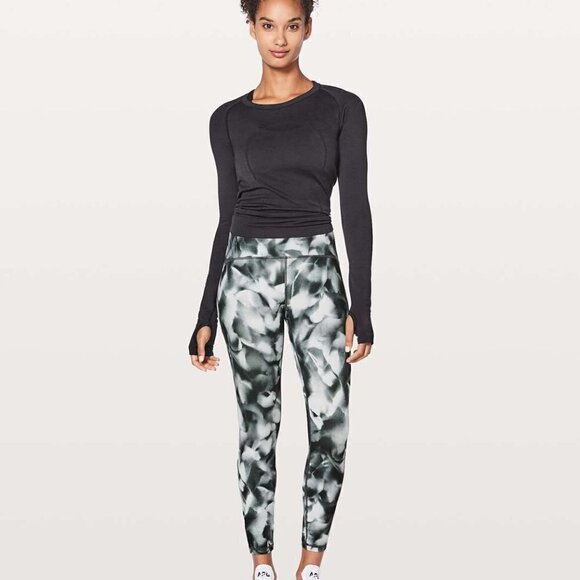 * NWT Lululemon Train Times 7/8 Pant in Blush Blossom Alpine White Black Size 4 - Picture 3 of 8